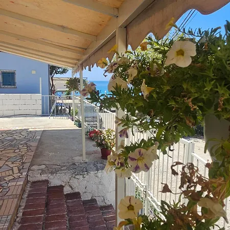 Guesthouse Borsh בית נופש