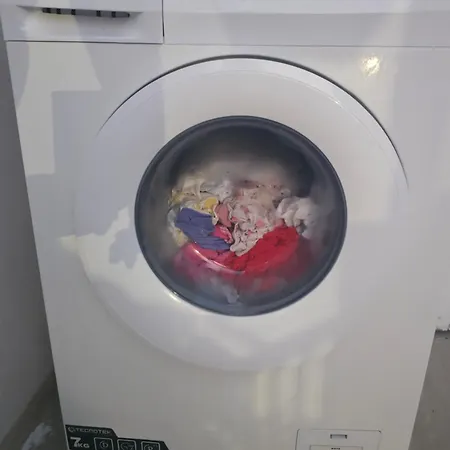 Guesthouse Borsh 펜션 *