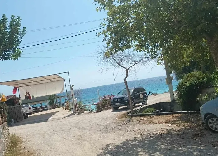 Tatil Evi Guesthouse Borsh