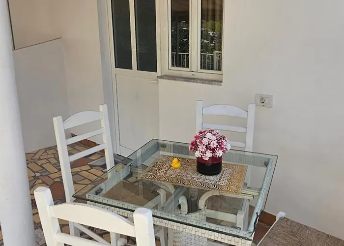 Tatil Evi Guesthouse Borsh *